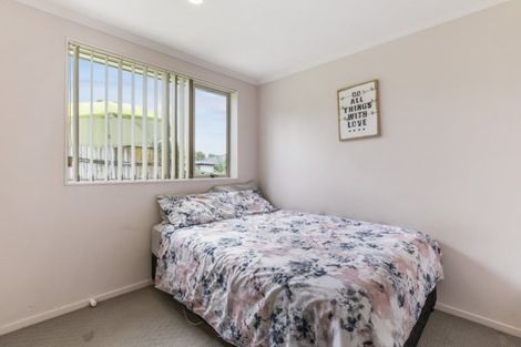 Photo of property in 18 Piriti Place, Weymouth, Auckland, 2103