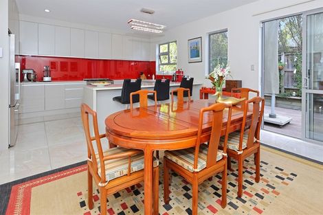 Photo of property in 114 Lake Panorama Drive, Henderson Valley, Auckland, 0612