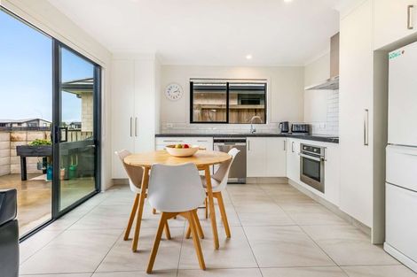 Photo of property in 77 Union Drive, Papamoa, 3118