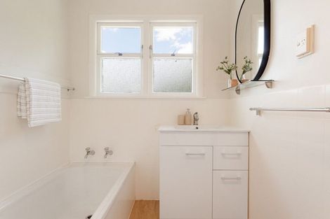 Photo of property in 2 Wade Place, Welcome Bay, Tauranga, 3175