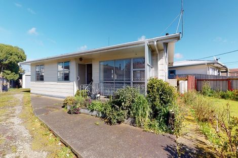 Photo of property in 33 Tararua Terrace, Cloverlea, Palmerston North, 4412
