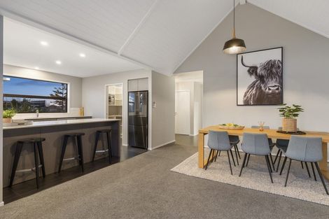 Photo of property in 2 Harding Drive, Papamoa Beach, Papamoa, 3118