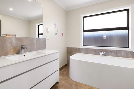 Photo of property in 6 Lewis Way, Cambridge, 3434