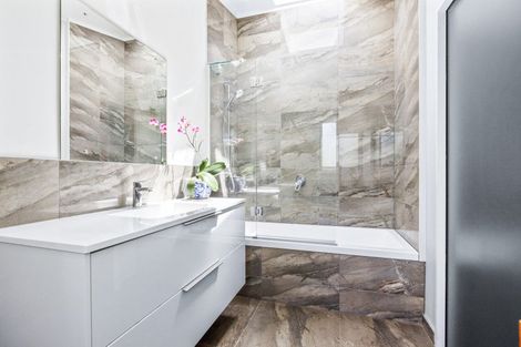 Photo of property in 21 Upham Crescent, Taradale, Napier, 4112