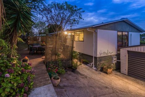 Photo of property in 2/109 Oreil Avenue, West Harbour, Auckland, 0618