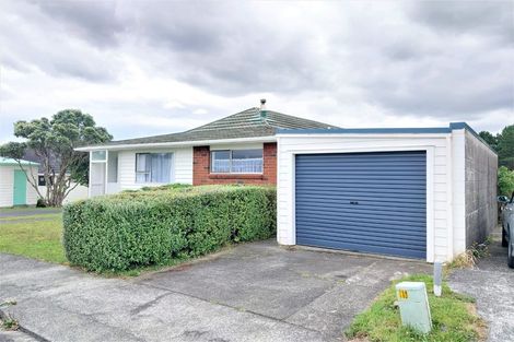 Photo of property in 10 Kingsbridge Place, Newlands, Wellington, 6037