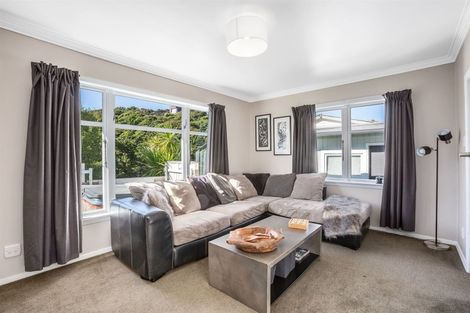 Photo of property in 44 Grays Road, Plimmerton, Porirua, 5026