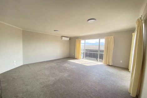 Photo of property in 14 Springtide Place, Red Beach, 0932