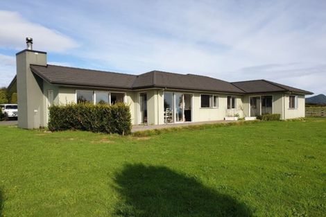 Photo of property in 5 Maunga Heights, Hurworth, New Plymouth, 4371