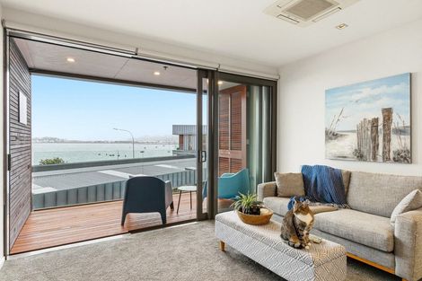 Photo of property in Patent 326 Apartments, 209s/326 Evans Bay Parade, Hataitai, Wellington, 6021