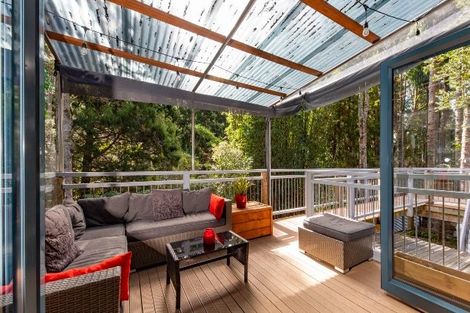 Photo of property in 220 Woodlands Park Road, Titirangi, Auckland, 0604