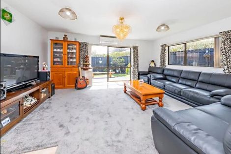 Photo of property in 2/69 Victoria Road, Papatoetoe, Auckland, 2025
