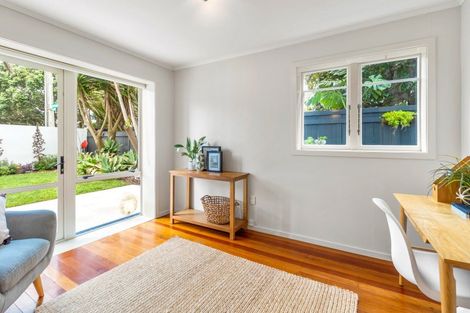 Photo of property in 1/22 Tiri Road, Milford, Auckland, 0620