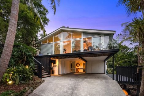 Photo of property in 1 Heathcote Road, Castor Bay, Auckland, 0620