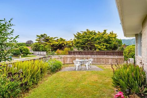 Photo of property in 5 Wakefield Grove, Waikanae, 5036
