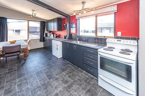 Photo of property in 64 Hinau Street, Castlecliff, Whanganui, 4501