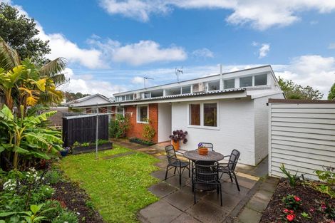 Photo of property in 5/6 North Avenue, Narrow Neck, Auckland, 0624