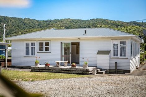 Photo of property in 53 Peel Place, Wainuiomata, Lower Hutt, 5014