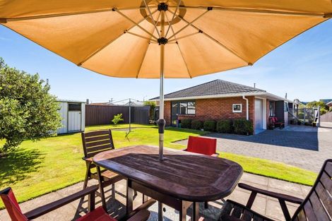 Photo of property in 4 Boulevard Drive, Merrilands, New Plymouth, 4312