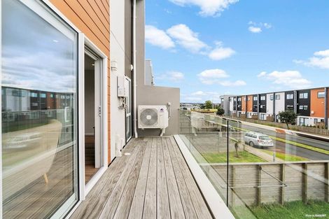 Photo of property in 87 Bordeaux Parade, Te Atatu South, Auckland, 0610