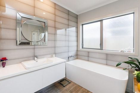 Photo of property in 10 Mediterranean Grove, Fitzherbert, Palmerston North, 4410