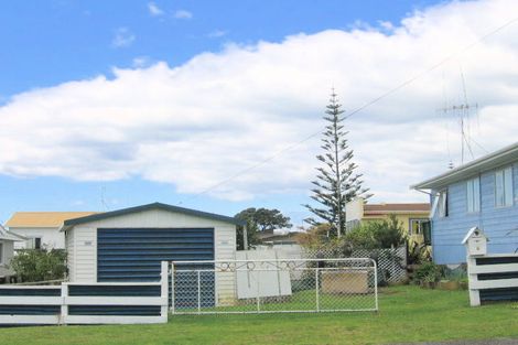 Photo of property in 6 Wallnutt Avenue, Waihi Beach, 3611