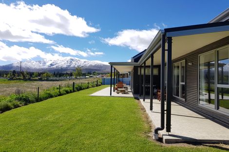 Photo of property in 4 Dwyer Place, Lake Tekapo, 7999