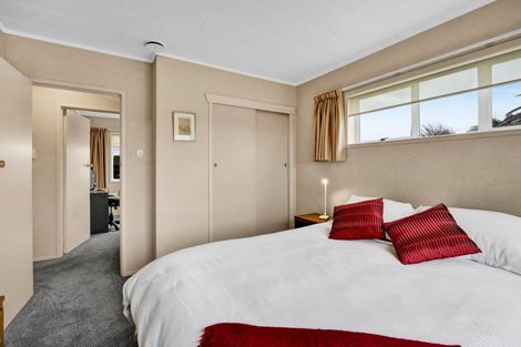 Photo of property in 17 Nevada Drive, Merrilands, New Plymouth, 4312