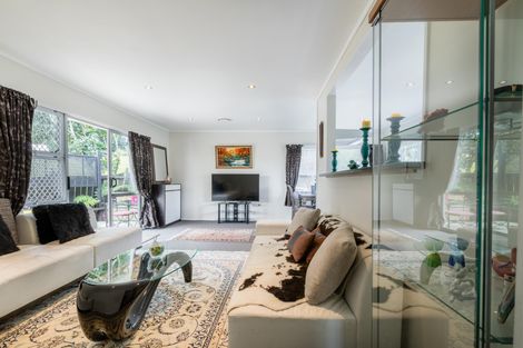 Photo of property in 27 Cedar Heights Avenue, Massey, Auckland, 0614