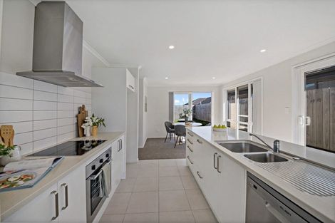 Photo of property in 17 Parton Road, Pukekohe, 2120