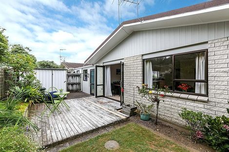 Photo of property in 2/13 Chilman Street, Strandon, New Plymouth, 4312