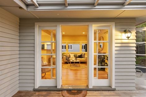 Photo of property in 1/53 Corunna Road, Milford, Auckland, 0620