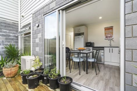 Photo of property in 2/215 Massey Street, Frankton, Hamilton, 3204