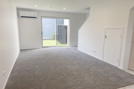 Photo of property in 2/7 Flanshaw Road, Te Atatu South, Auckland, 0610