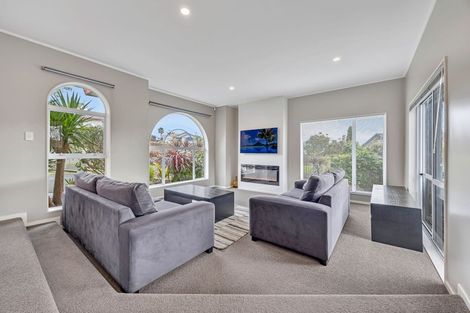 Photo of property in 6 Hanly Close, West Harbour, Auckland, 0618