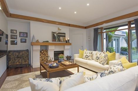 Photo of property in 11 Maungakiekie Avenue, Greenlane, Auckland, 1051