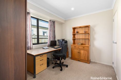 Photo of property in 21 Cambridge Road, Martinborough, 5711