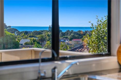 Photo of property in 24 Halldene Terrace, Red Beach, 0932