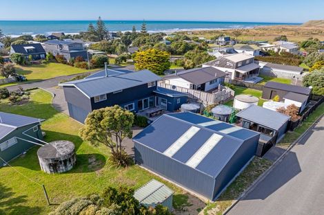 Photo of property in 8 Tamarisk Drive, Riversdale Beach, Masterton, 5872