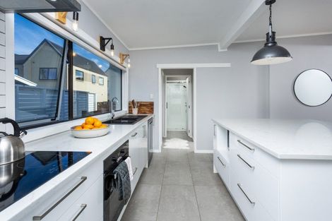 Photo of property in 2/7 Eskdale Road, Birkdale, Auckland, 0626