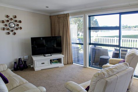 Photo of property in 2 Roretana Drive, Athenree, Katikati, 3177