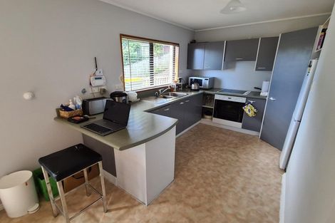 Photo of property in 1/96 Edmonton Road, Henderson, Auckland, 0612