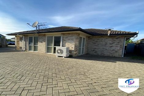 Photo of property in 11 Andover Way, Goodwood Heights, Auckland, 2105