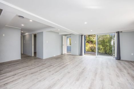 Photo of property in 38 Staincross Street, Green Bay, Auckland, 0604