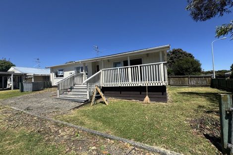 Photo of property in 72 Queens Road, Waikanae Beach, Waikanae, 5036