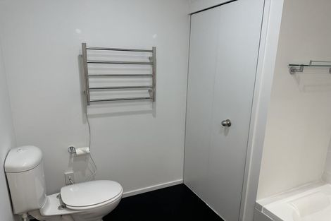 Photo of property in 8a Madeira Lane, Grafton, Auckland, 1023