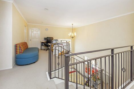 Photo of property in 42 Thornbury Crescent, East Tamaki Heights, Auckland, 2016