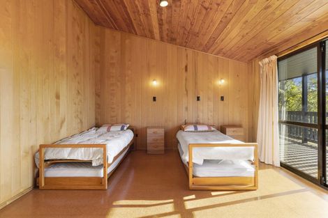 Photo of property in 10 Pukawa Road, Pukawa Bay, Turangi, 3381