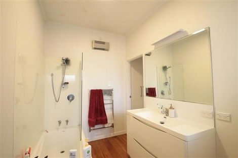 Photo of property in 2/886 Dominion Road, Mount Eden, Auckland, 1041