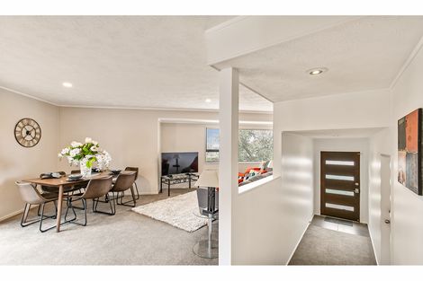 Photo of property in 1/5 Masterton Road, Rothesay Bay, Auckland, 0630